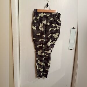 Lululemon high compression tights no labels. Size 6